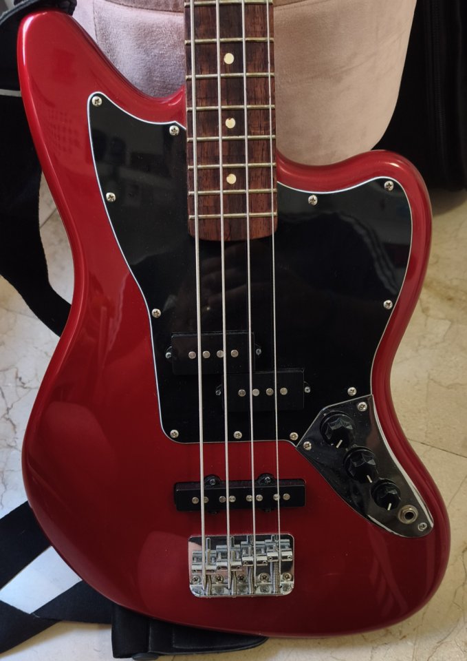 Bajo Squier Jaguar Bass Vint. Modif. SS Candy Apple Red de segunda mano · Foto 3 de 10 · Sevilla · 325 €