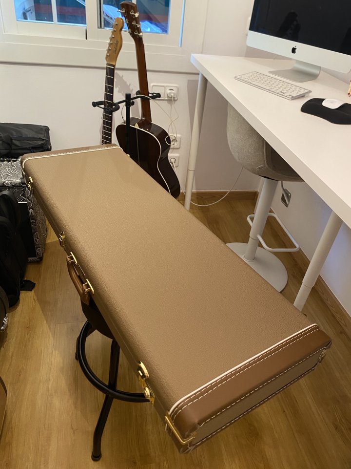 Fender Stratocaster 61 AVII de segunda mano · Foto 4 de 5 · Barcelona · 1750 €