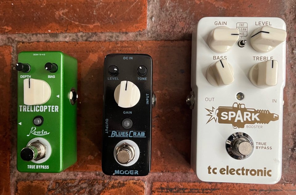 TC Electronic Spark + Mooer Blues Crab + Rowin Trelicopter
