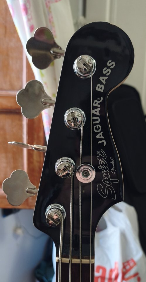 Bajo Squier Jaguar Bass Vint. Modif. SS Candy Apple Red de segunda mano · Foto 5 de 10 · Sevilla · 325 €