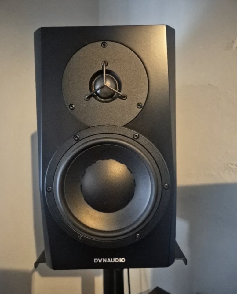 Dynaudio LYD 7 de segunda mano · Foto 1 de 4 · Sevilla · 635 €