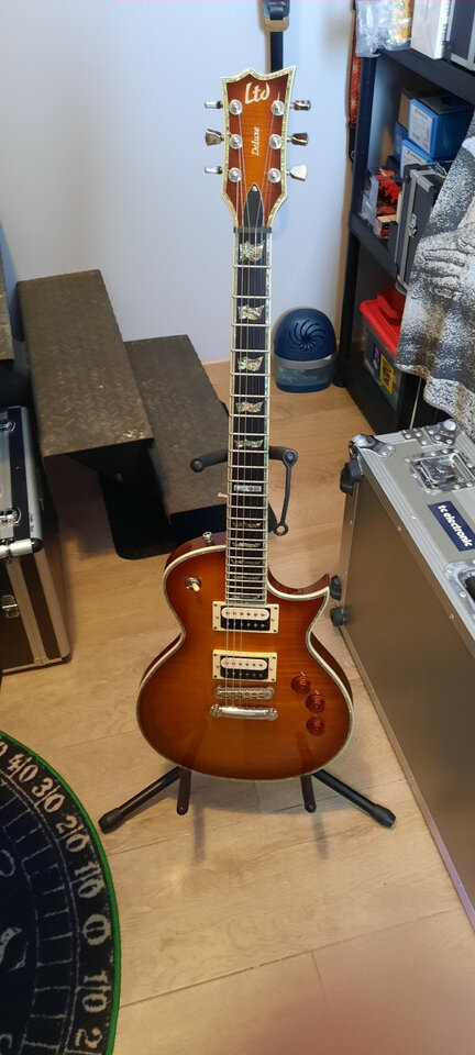 LTD EC-1000 FM ASB deluxe con SD pro slash alnico II