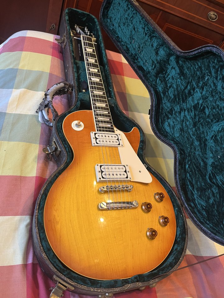 Tokai LS173 VF Premium Series con Wizz Pickups y Electrónica Emerson