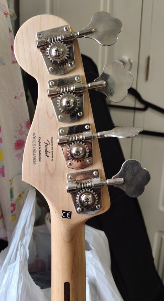 Bajo Squier Jaguar Bass Vint. Modif. SS Candy Apple Red de segunda mano · Foto 6 de 10 · Sevilla · 325 €