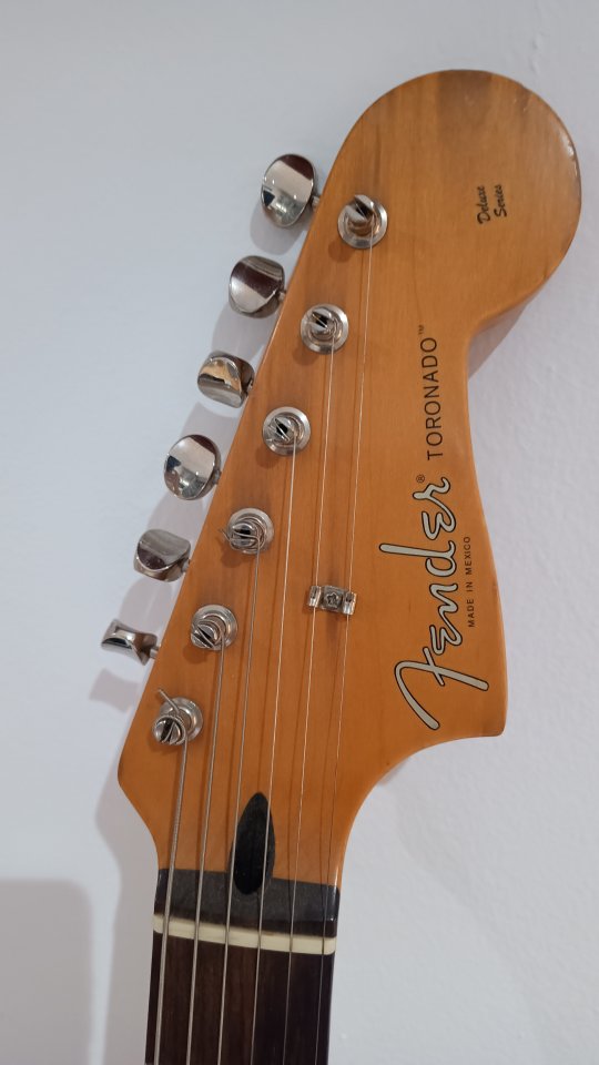 Fender Toronado Deluxe 1998 MIM Primera Edición de segunda mano · Foto 5 de 6 · Zaragoza · 2250 €