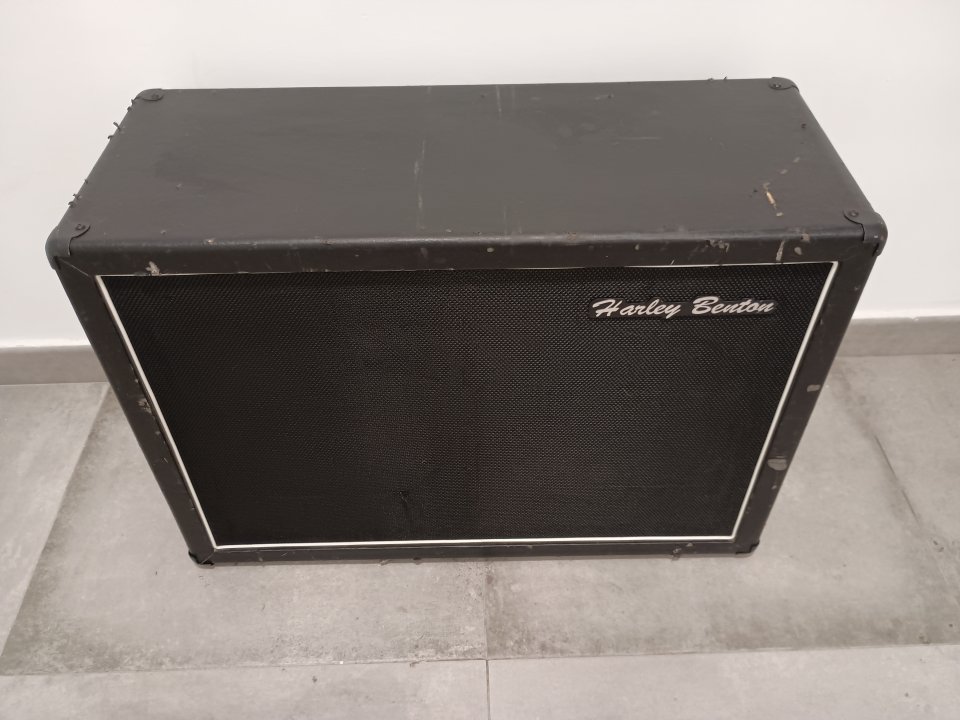 Pantalla 2x12 V30 Harley benton de segunda mano · Foto 1 de 7 · Málaga · 160 €