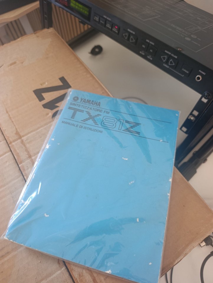 Yamaha tx81z de segunda mano · Foto 1 de 10 · Valencia · 260 €