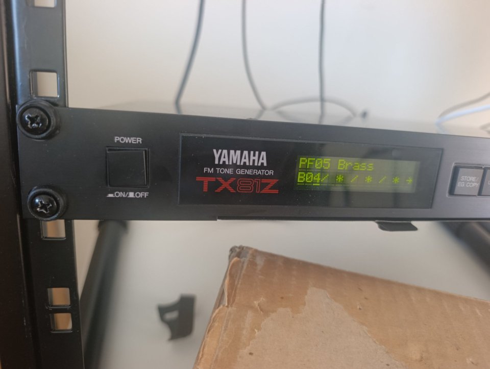 Yamaha tx81z de segunda mano · Foto 2 de 10 · Valencia · 260 €