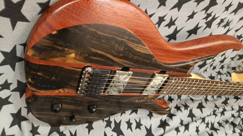 CUERPO guitarra WEISSE HÜGEL KORALLE + extras .