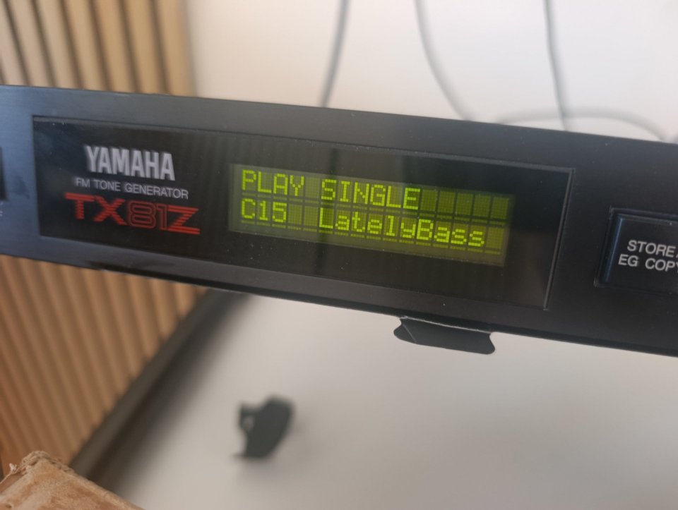 Yamaha tx81z de segunda mano · Foto 3 de 10 · Valencia · 260 €