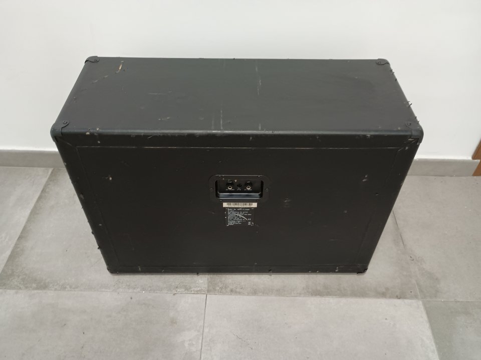Pantalla 2x12 V30 Harley benton de segunda mano · Foto 4 de 7 · Málaga · 160 €