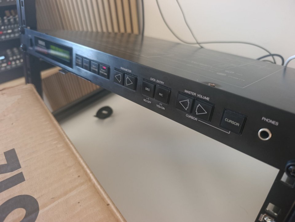 Yamaha tx81z de segunda mano · Foto 4 de 10 · Valencia · 260 €