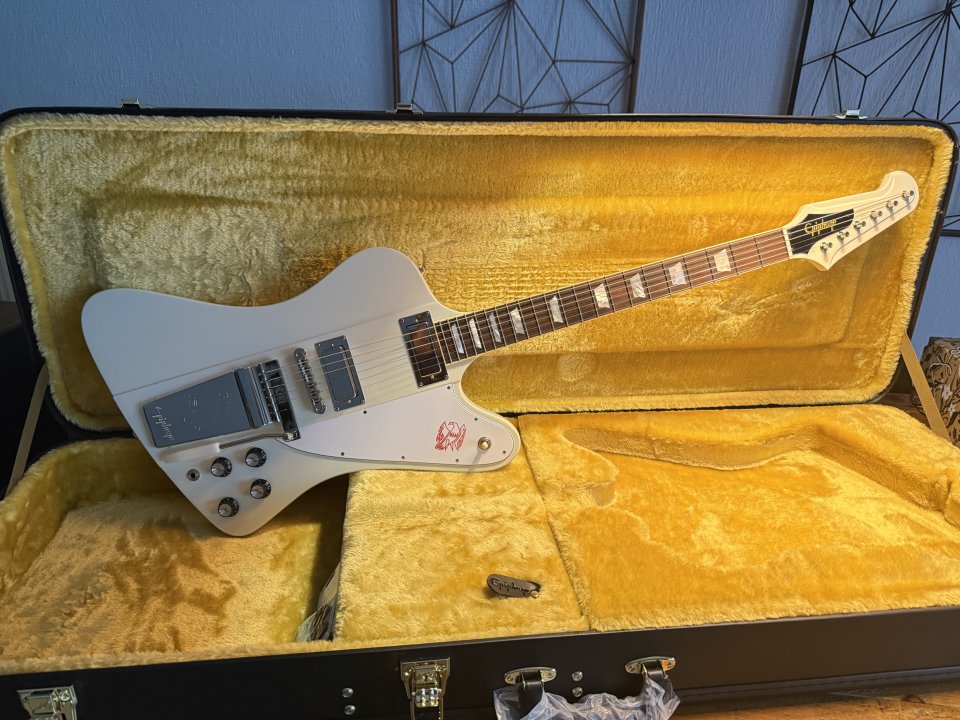 Epiphone 1963 FIREBIRD V Maestro Vibrola Reissue Polaris White de segunda mano · Foto 1 de 2 · Sevilla · 1290 €