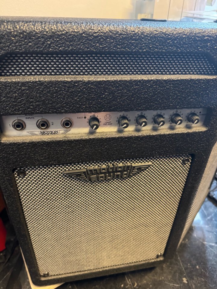 Amplificador teclados Motion sound kbr-3d de segunda mano · Foto 3 de 3 · Barcelona · 400 €