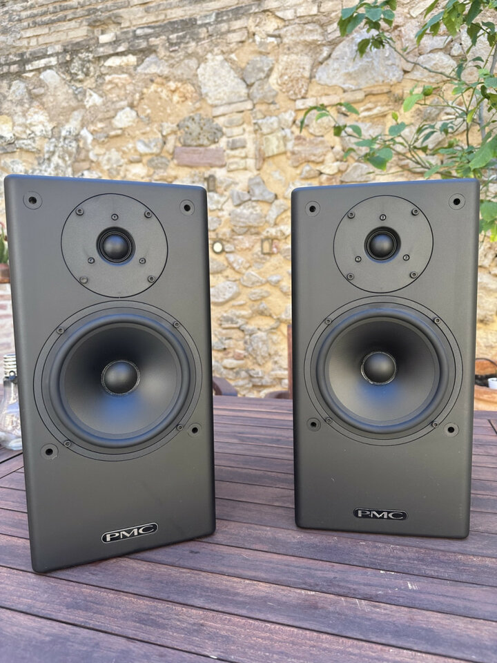 PMC TB2S+, pareja de altavoces