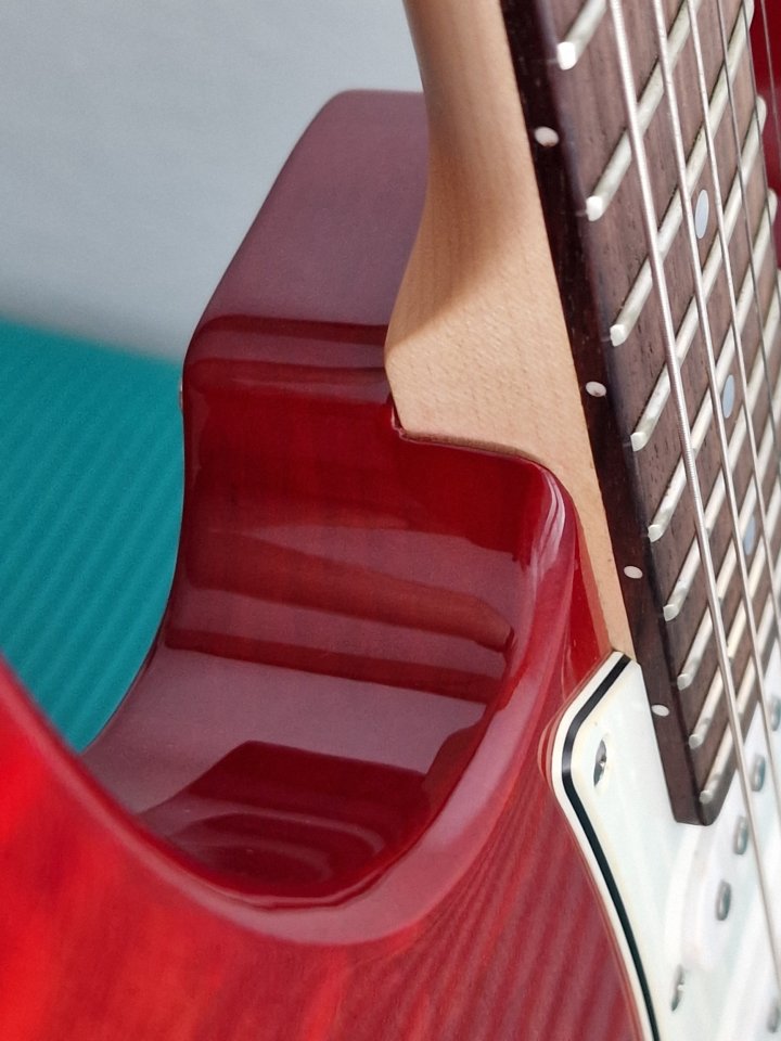 Yamaha Pacifica 212VQM CMB con funda y accesorios