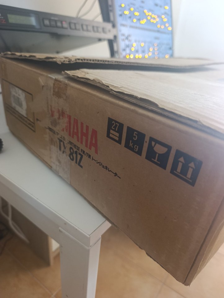 Yamaha tx81z de segunda mano · Foto 5 de 10 · Valencia · 260 €