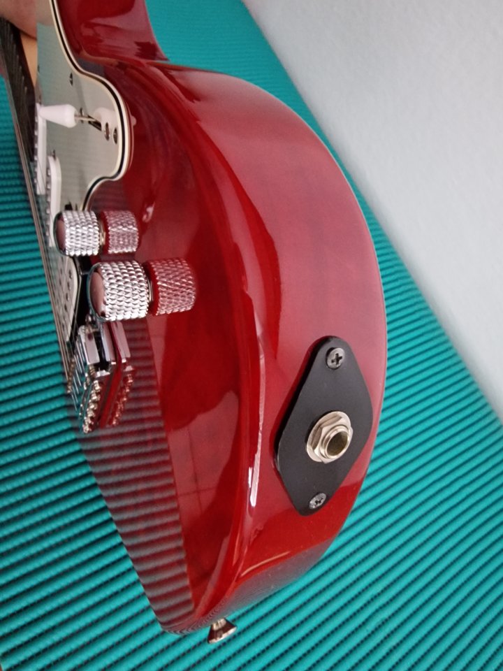 Yamaha Pacifica 212VQM CMB con funda y accesorios