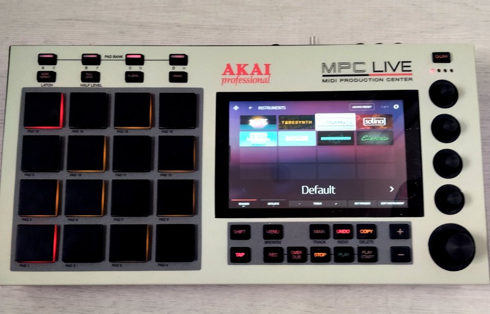 AKAI MPC LIVE 1