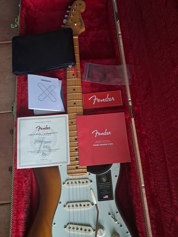 Guitarra Fender Estratocaster AM 75 Anniversary