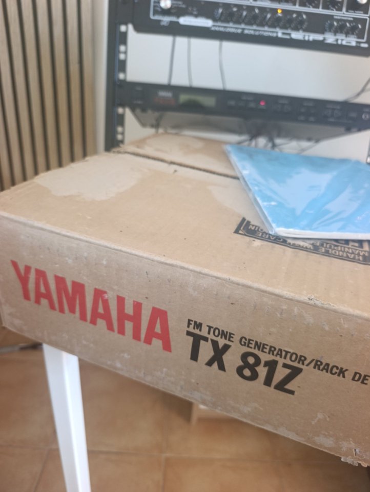 Yamaha tx81z de segunda mano · Foto 6 de 10 · Valencia · 260 €