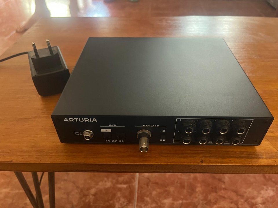 Interface y convertidor Arturia de segunda mano · Foto 3 de 5 · Barcelona · 450 €