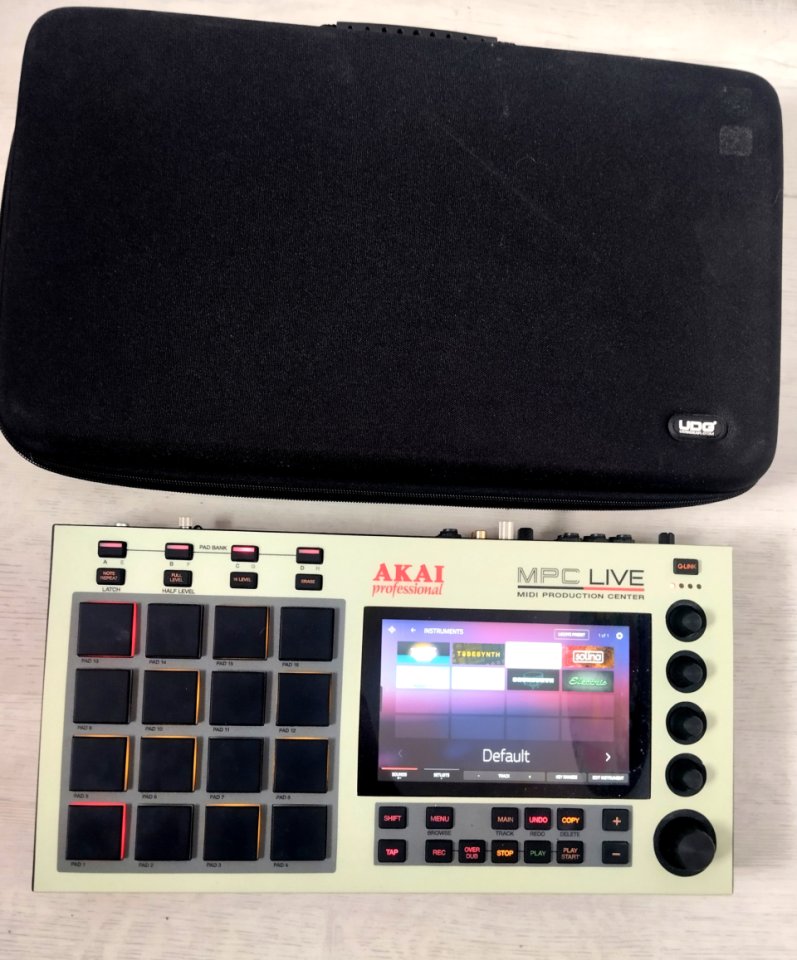 AKAI MPC LIVE 1