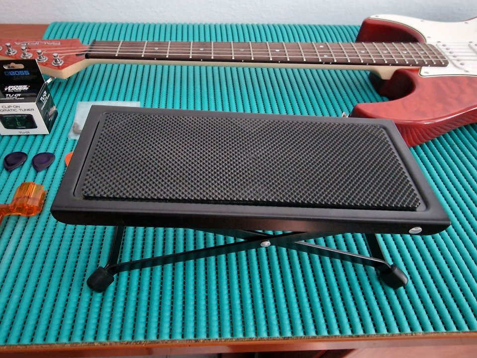 Yamaha Pacifica 212VQM CMB con funda y accesorios