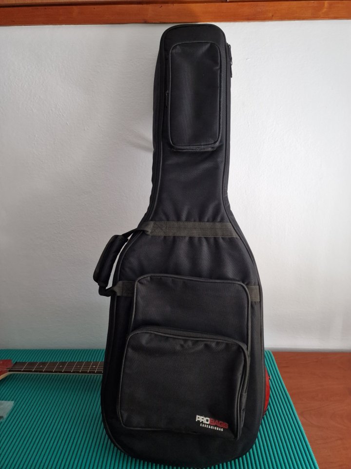 Yamaha Pacifica 212VQM CMB con funda y accesorios