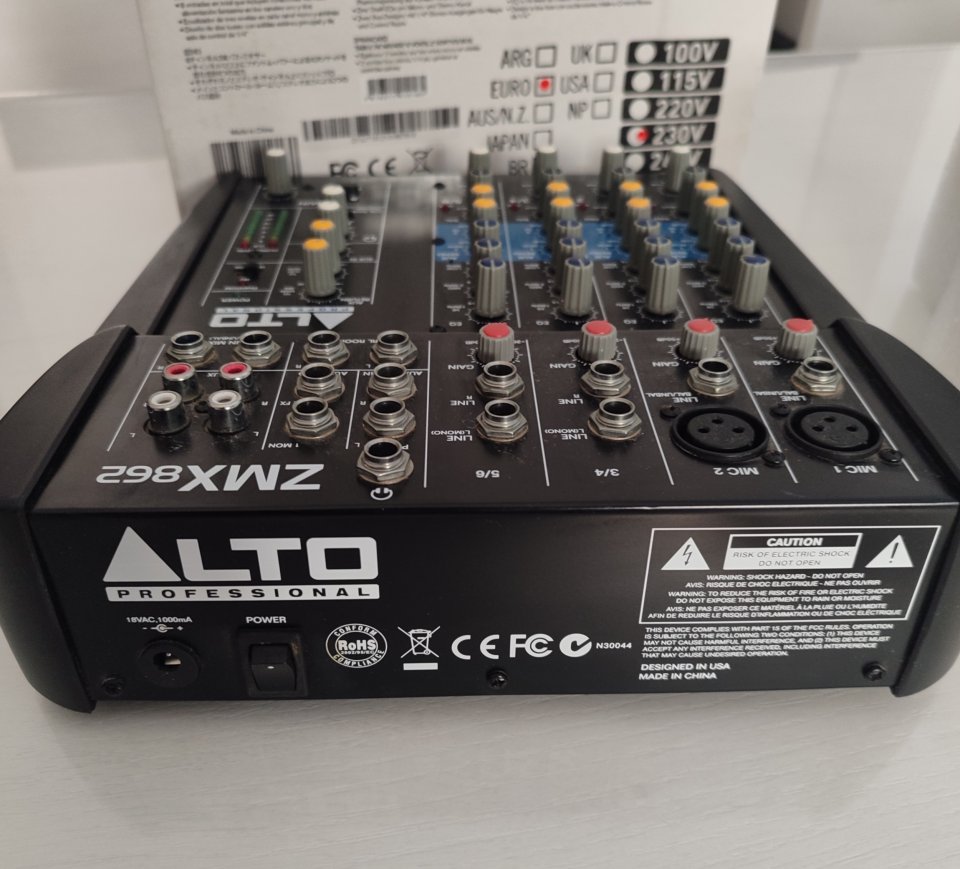 Mezclador ALTO ZMX862 (6 canales) de segunda mano · Foto 2 de 4 · Cádiz · 55 €