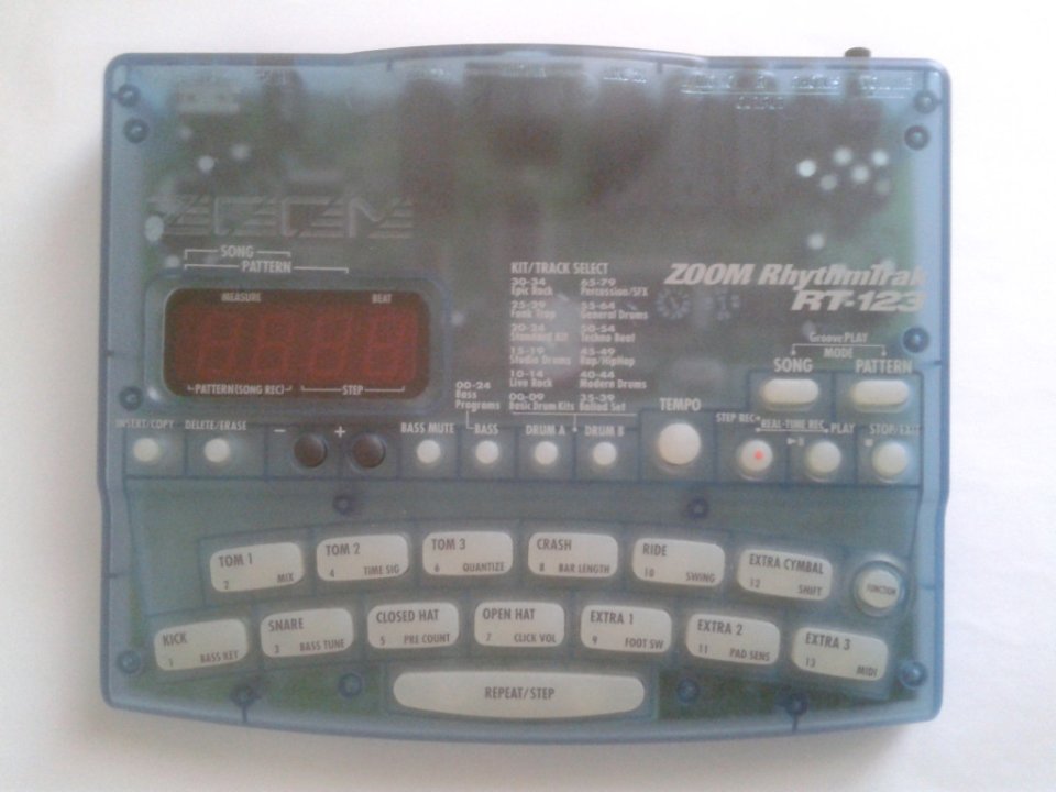 Caja de ritmos Zoom RT-123