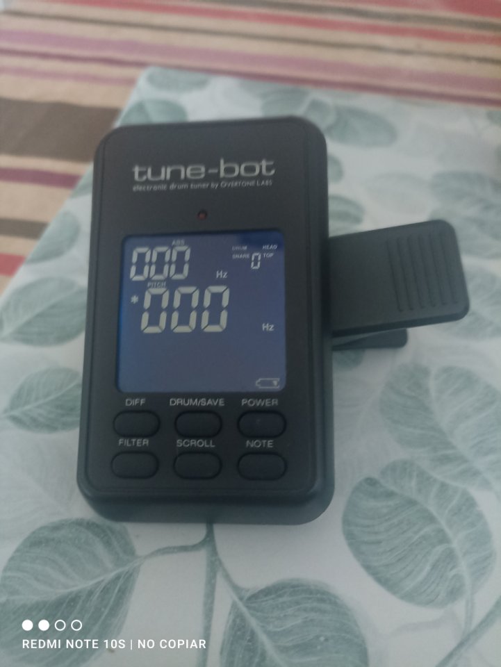 Afinador electrónico para batería Tune-Bot.