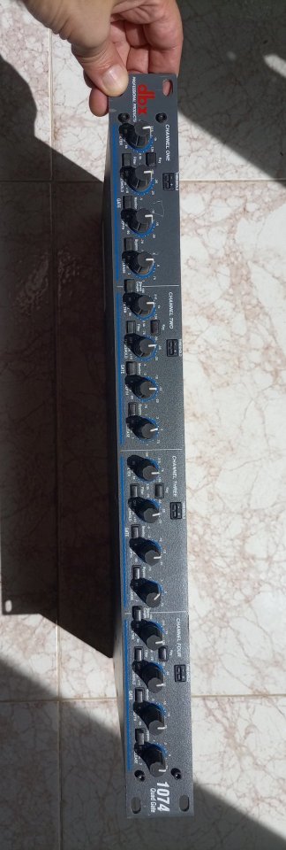 dbx 1074 Quad Gate de segunda mano · Foto 1 de 4 · Asturias · 80 €