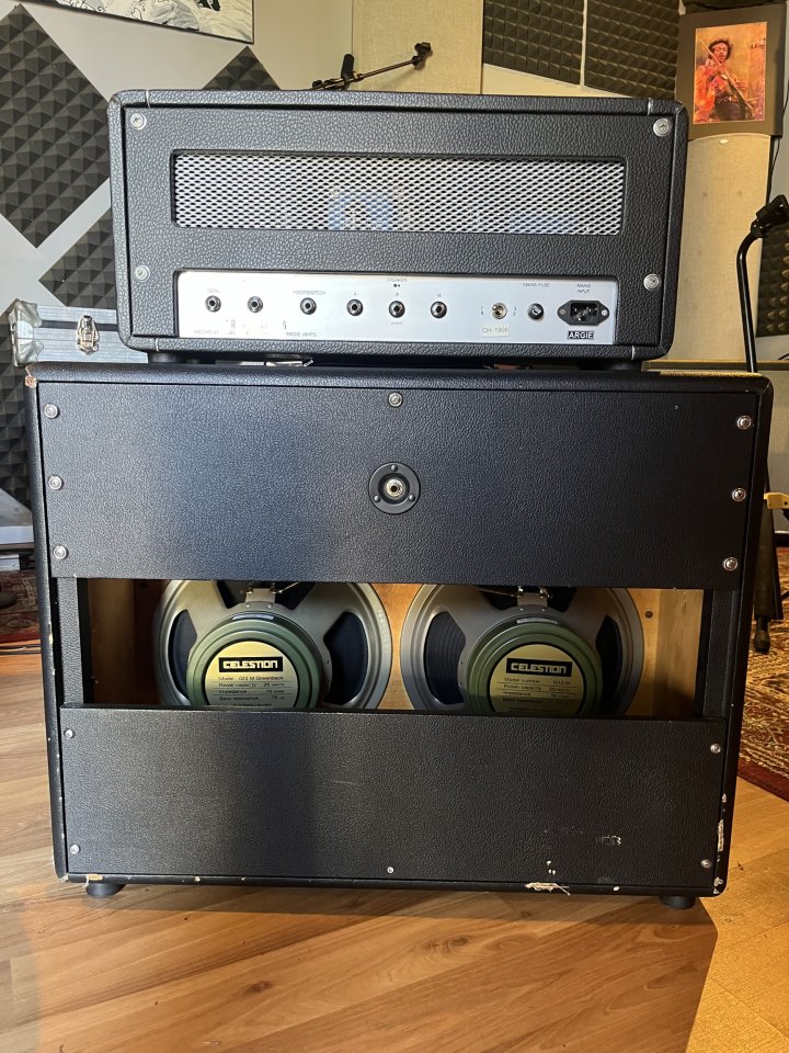 Argie Chupacabras 33/18w + Nolatone 2x12 Greenbacks de segunda mano · Foto 2 de 6 · Sevilla · 1200 €