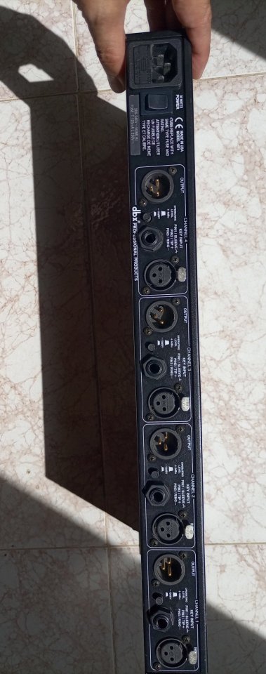 dbx 1074 Quad Gate de segunda mano · Foto 2 de 4 · Asturias · 80 €