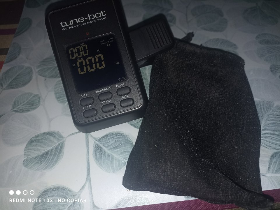 Afinador electrónico para batería Tune-Bot.