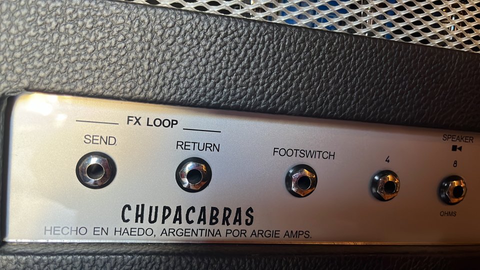Argie Chupacabras 33/18w + Nolatone 2x12 Greenbacks de segunda mano · Foto 3 de 6 · Sevilla · 1200 €