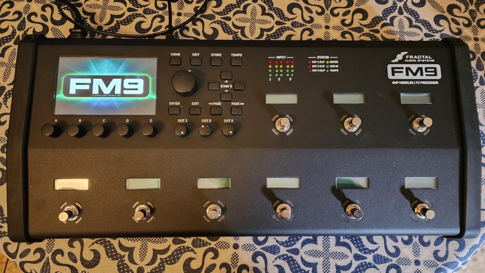 Fractal Audio FM9 + Cab packs & IRs extra