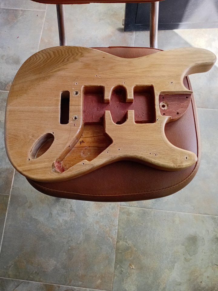 cuerpo de fresno strato de segunda mano · Foto 1 de 6 · Castellón · 40 €