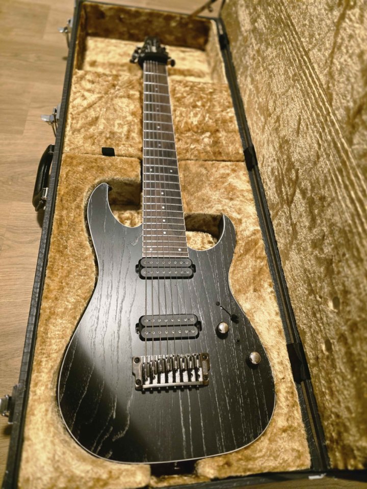 Ibanez RG5328 LDK de segunda mano · Foto 3 de 6 · Navarra · 1450 €