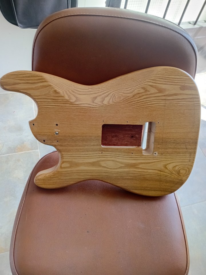 cuerpo de fresno strato de segunda mano · Foto 2 de 6 · Castellón · 40 €