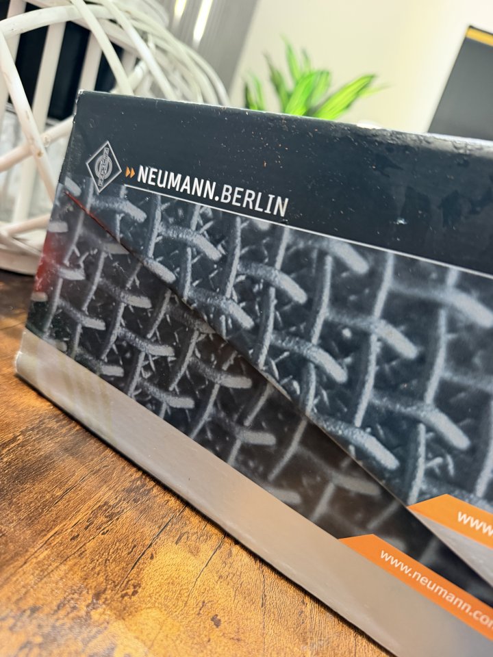 Micrófono de estudio Neumann U87 AI con acabado metalizado. de segunda mano · Foto 3 de 4 · Jaén · 1750 €