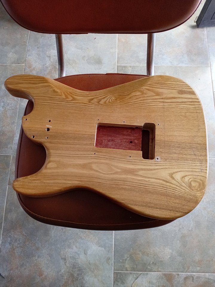 cuerpo de fresno strato de segunda mano · Foto 4 de 6 · Castellón · 40 €