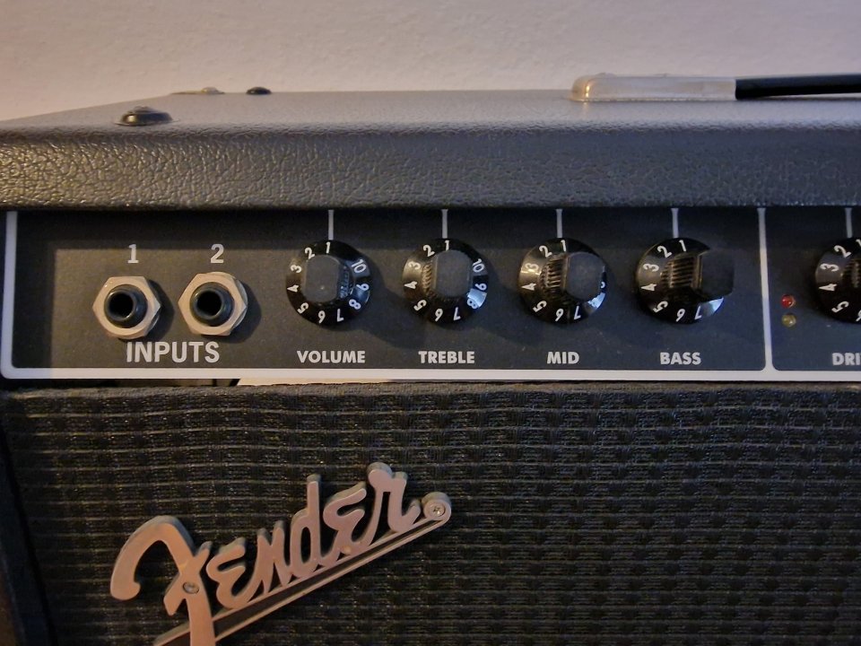 Fender FM212R revisado