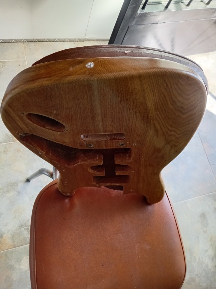 cuerpo de fresno strato de segunda mano · Foto 6 de 6 · Castellón · 40 €