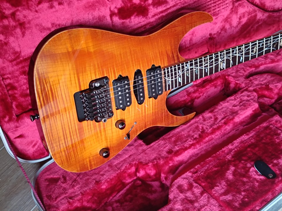 Ibanez RG8570Z J.Custom de segunda mano · Foto 2 de 4 · Tarragona