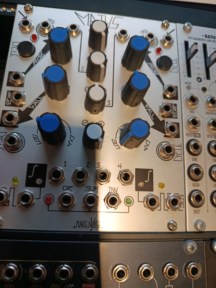 Sintetizador modular con case arturia rackbrute 6u de segunda mano · Foto 6 de 6 · Lugo · 1 €