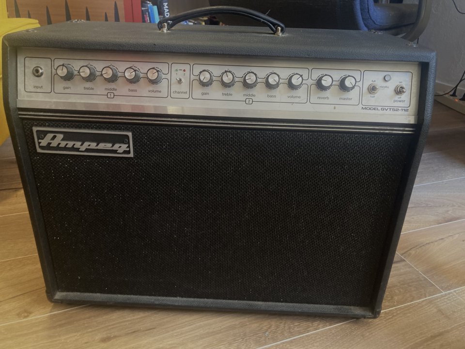 Amplificador de guitarra Ampeg GVT52-112