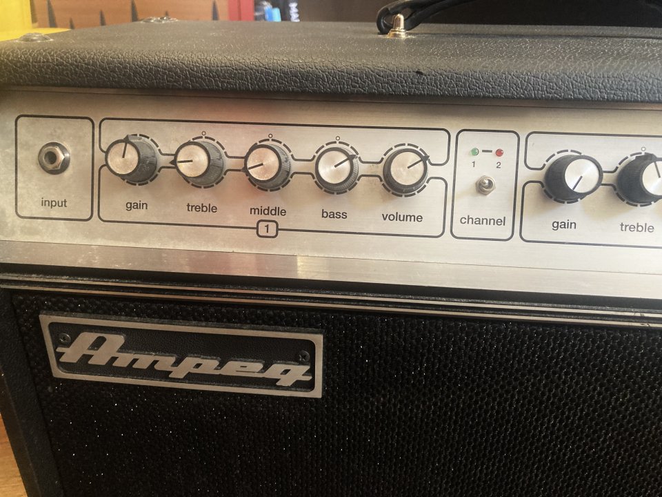 Amplificador de guitarra Ampeg GVT52-112