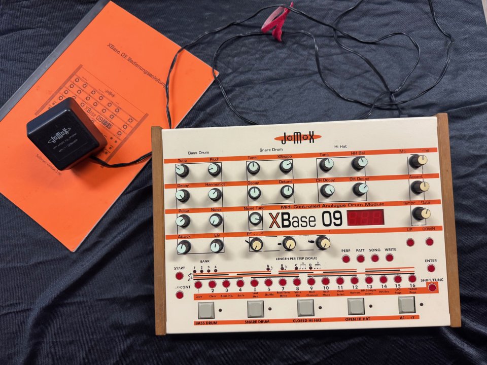 Caja de ritmos Jomox XBase 09